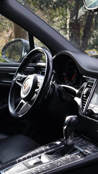 2017 Porsche Macan - Image 9 of 11