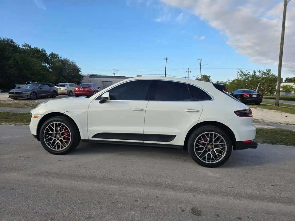 2017 Porsche Macan - Image 9 of 12