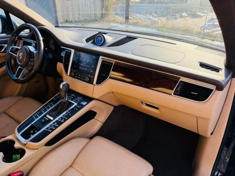 2017 Porsche Macan - Image 18 of 20