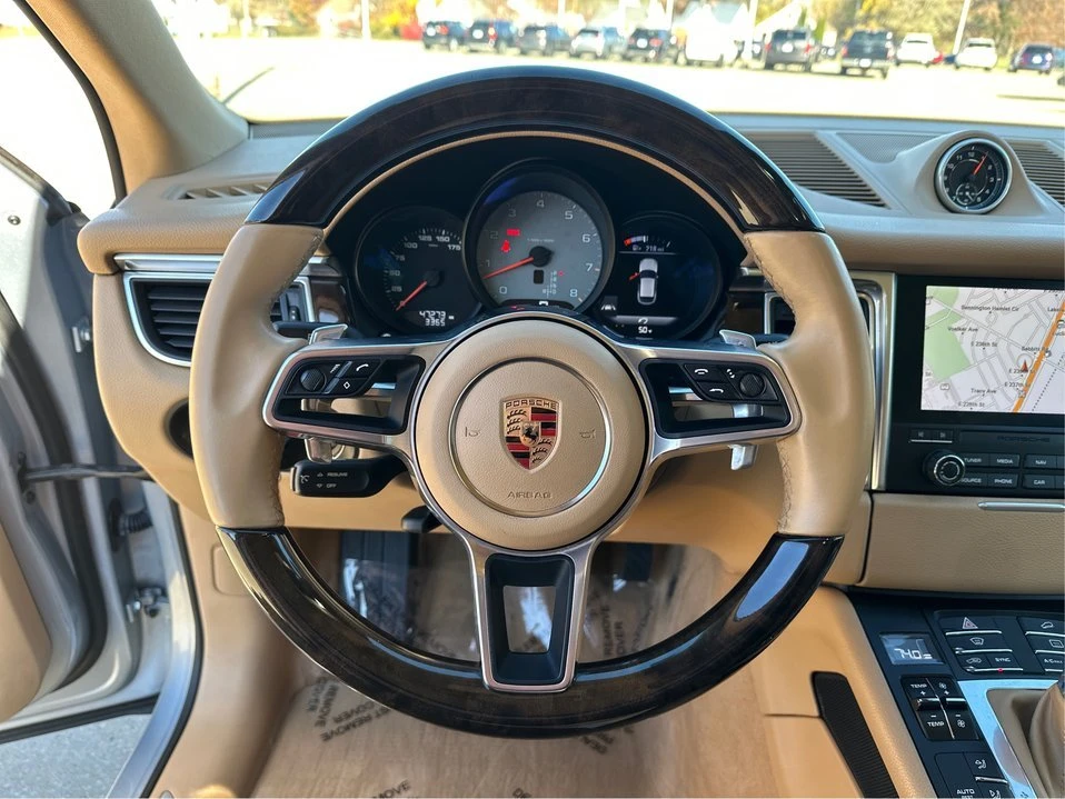 2017 Porsche Macan - Image 16 of 19