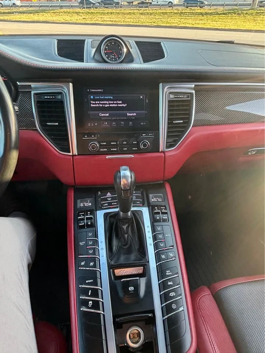 2017 Porsche Macan - Image 7 of 9