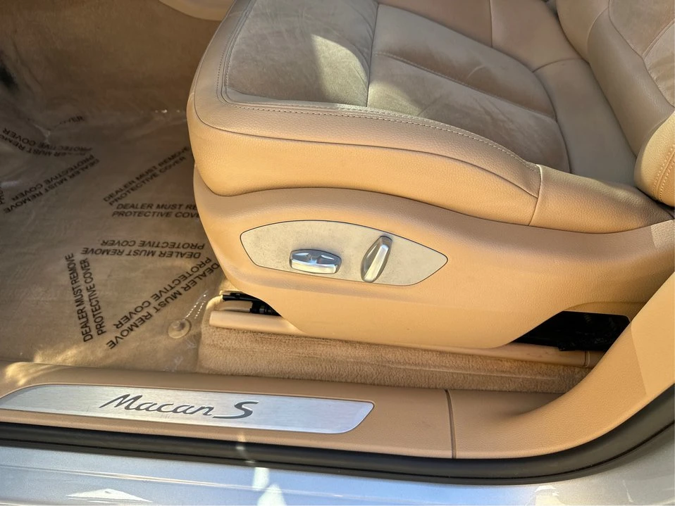2017 Porsche Macan - Image 17 of 19