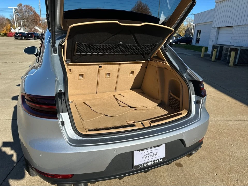 2017 Porsche Macan - Image 12 of 19