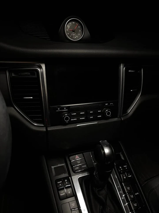 2017 Porsche Macan - Image 13 of 14