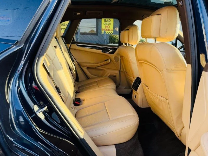 2017 Porsche Macan - Image 13 of 20