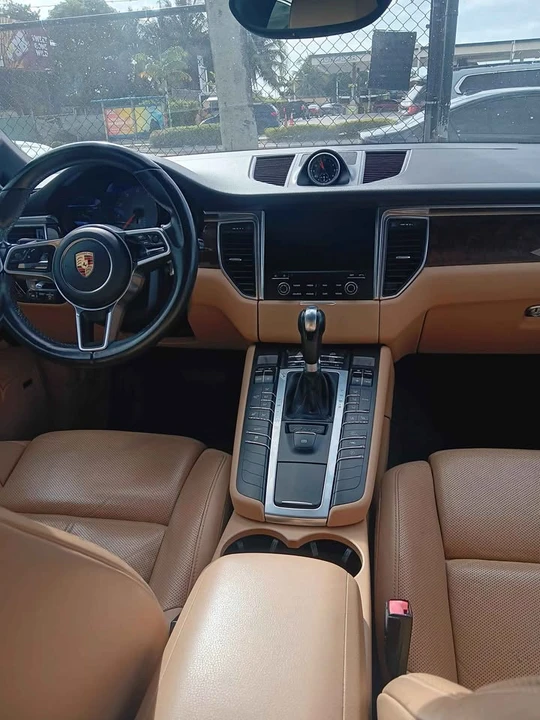2017 Porsche Macan - Image 7 of 10