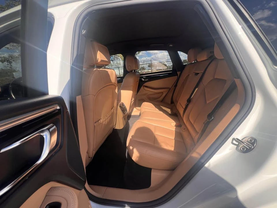 2017 Porsche Macan - Image 9 of 20