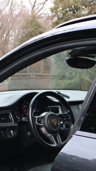 2017 Porsche Macan - Image 8 of 11