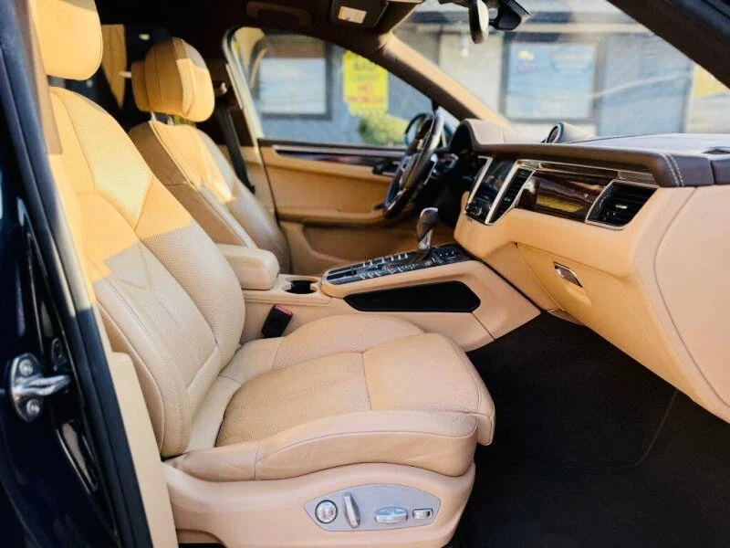 2017 Porsche Macan - Image 17 of 20