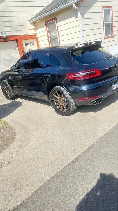 2017 Porsche Macan - Image 4 of 8