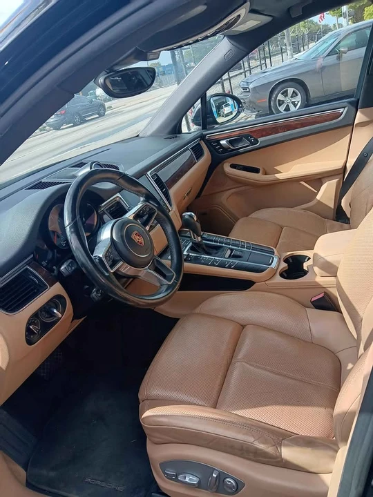 2017 Porsche Macan - Image 8 of 10