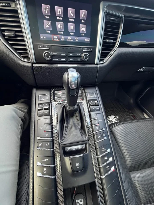 2017 Porsche Macan - Image 10 of 11