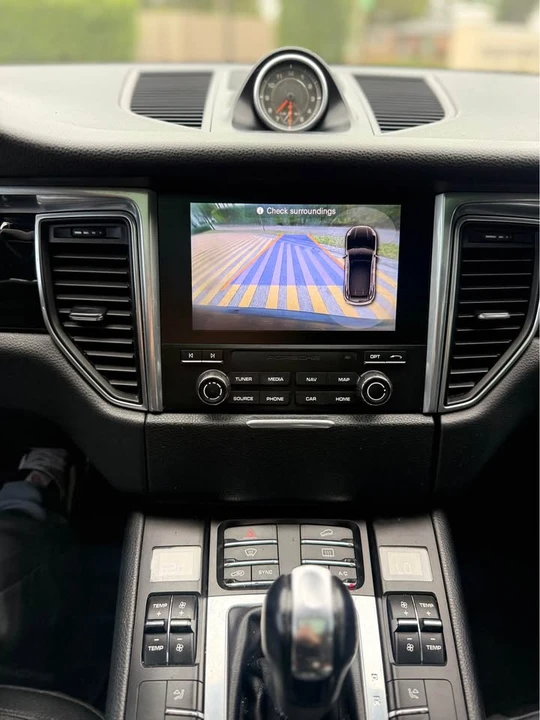 2017 Porsche Macan - Image 8 of 11
