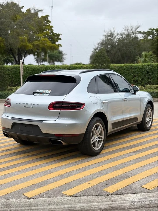 2017 Porsche Macan - Image 5 of 11