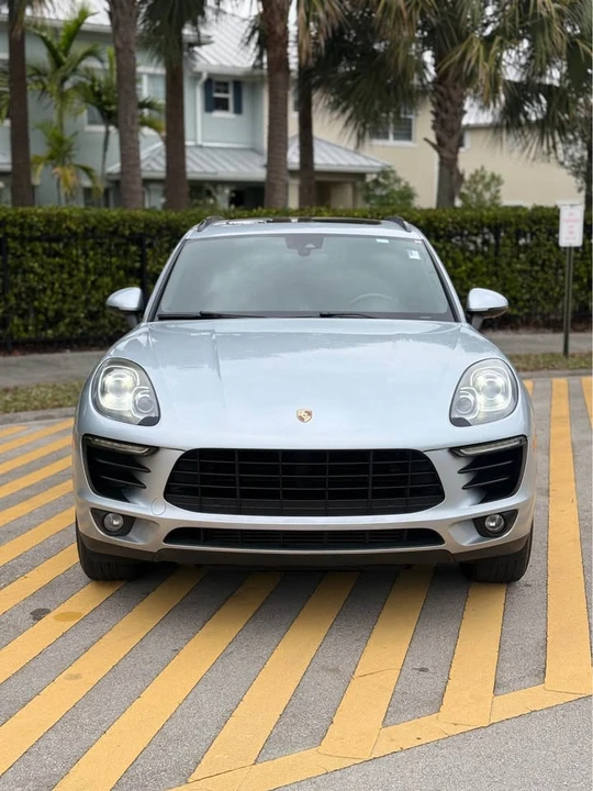 2017 Porsche Macan - Image 2 of 11