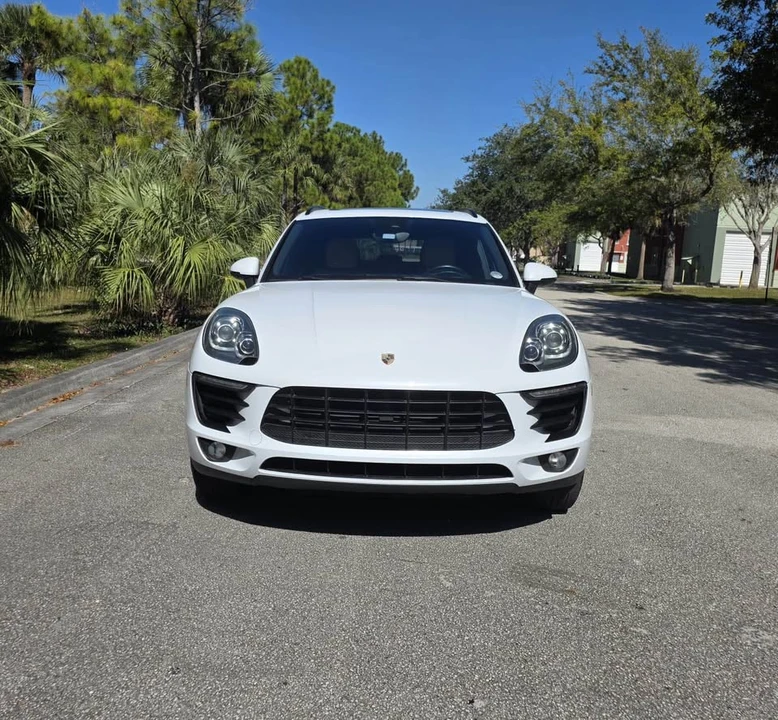 2017 Porsche Macan - Image 4 of 8
