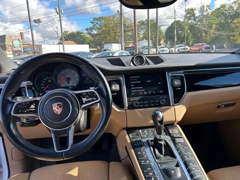 2017 Porsche Macan - Image 9 of 17