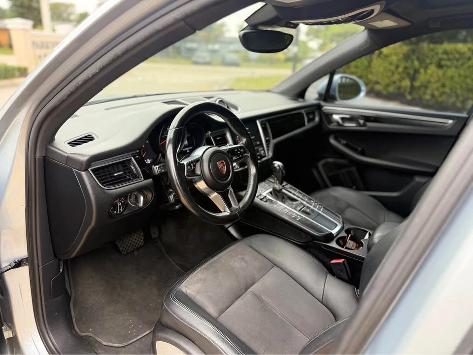 2017 Porsche Macan - Image 7 of 11