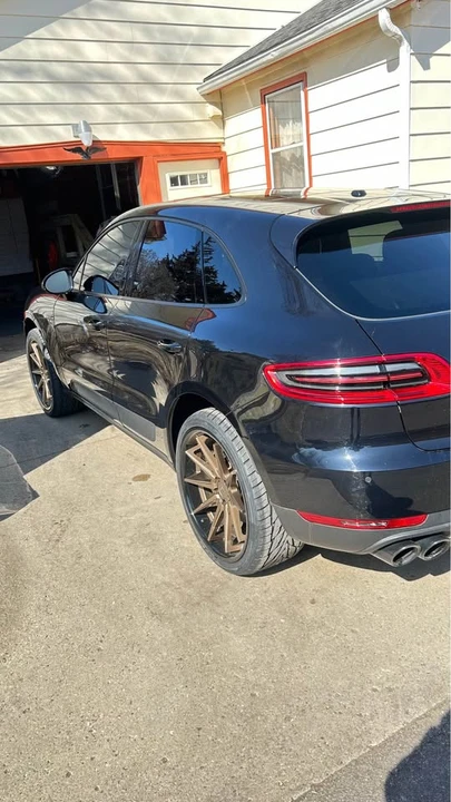 2017 Porsche Macan - Image 2 of 8