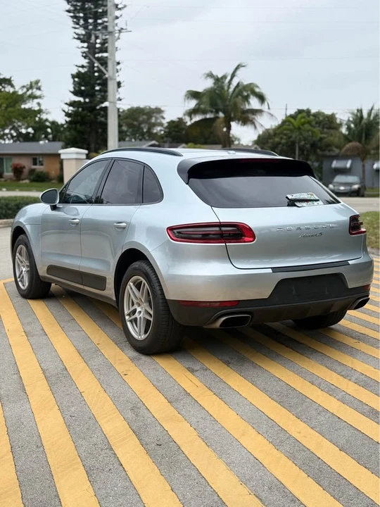 2017 Porsche Macan - Image 4 of 11