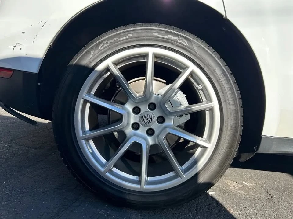 2017 Porsche Macan - Image 14 of 17