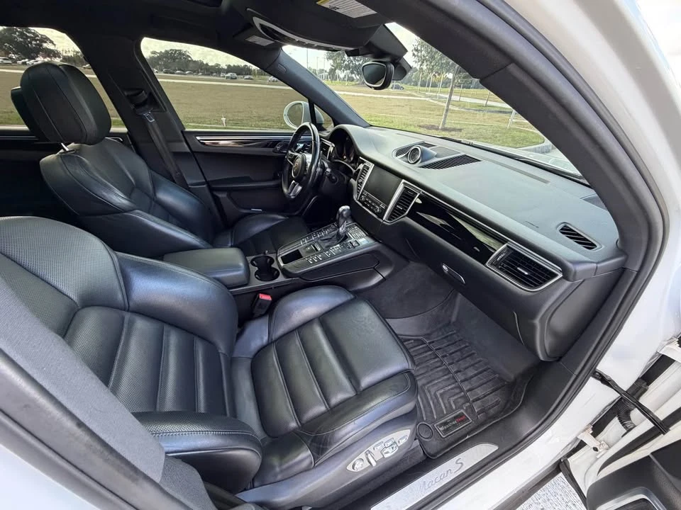 2017 Porsche Macan - Image 4 of 11
