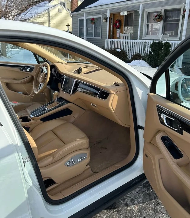 2017 Porsche Macan - Image 4 of 9