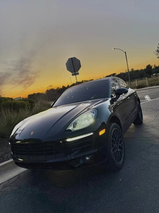2017 Porsche Macan - Image 9 of 10