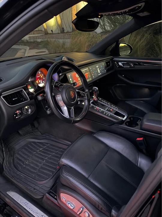 2017 Porsche Macan - Image 7 of 10