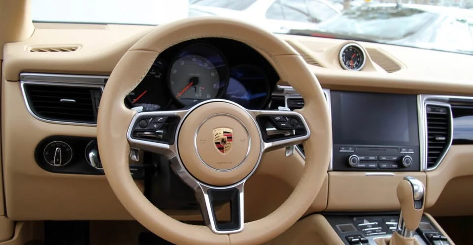 2017 Porsche Macan - Image 3 of 4