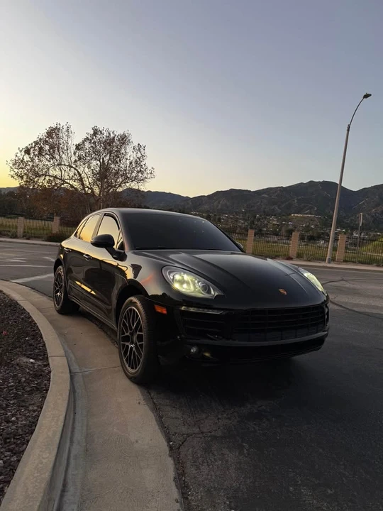 2017 Porsche Macan - Image 2 of 10