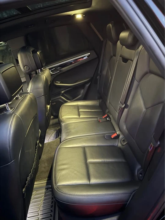 2017 Porsche Macan - Image 8 of 10