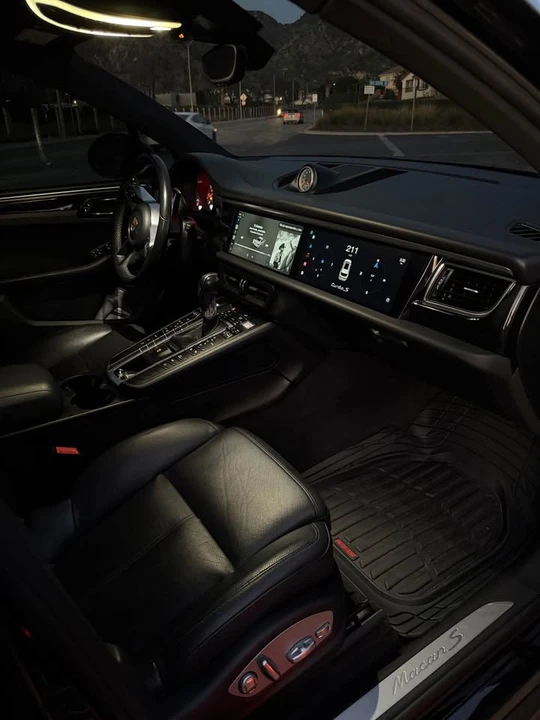 2017 Porsche Macan - Image 6 of 10