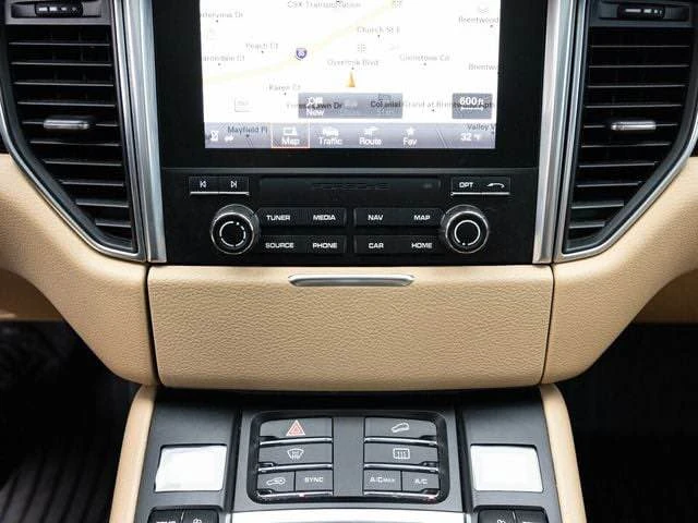 2017 Porsche Macan Turbo - Image 15 of 15