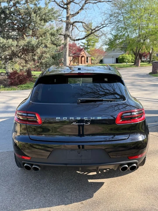 2017 Porsche Macan - Image 16 of 16