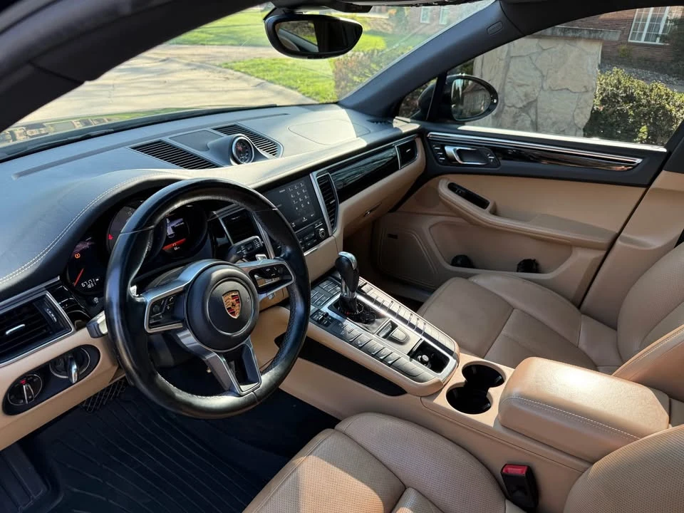2017 Porsche Macan - Image 10 of 16