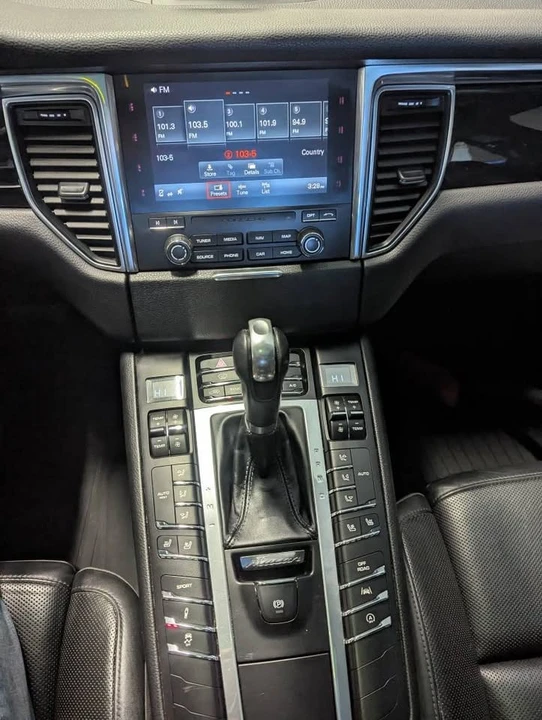 2017 Porsche Macan - Image 9 of 12