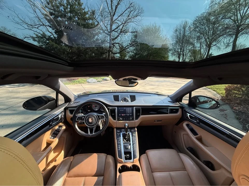 2017 Porsche Macan - Image 9 of 16