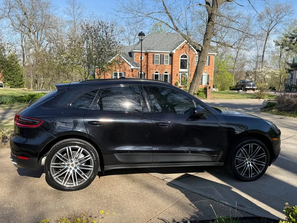 2017 Porsche Macan - Image 12 of 16
