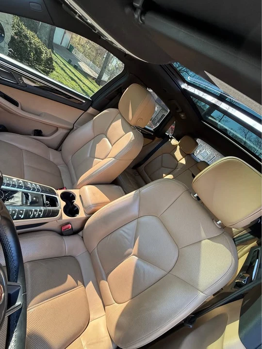 2017 Porsche Macan - Image 14 of 16
