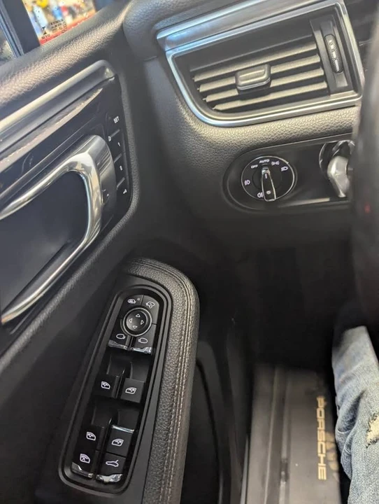 2017 Porsche Macan - Image 12 of 12