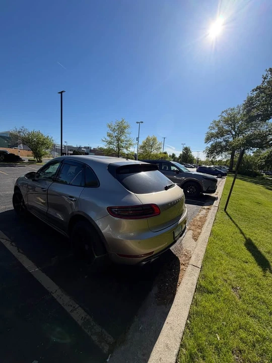 2017 Porsche Macan - Image 3 of 8