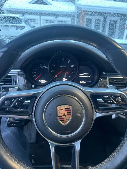 2017 Porsche Macan - Image 6 of 7