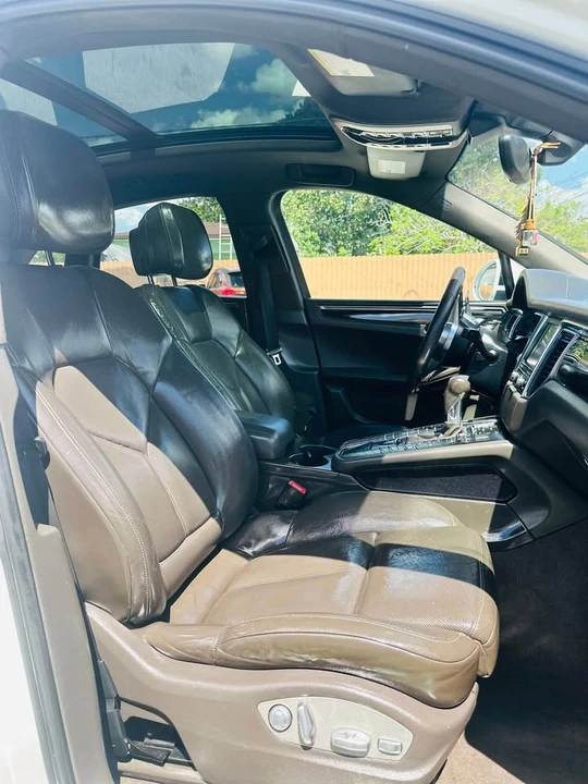 2017 Porsche Macan - Image 14 of 19