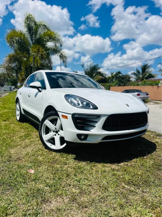 2017 Porsche Macan - Image 12 of 19