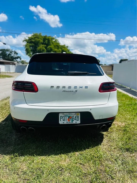 2017 Porsche Macan - Image 2 of 19