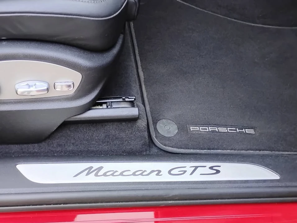2017 Porsche Macan - Image 7 of 13