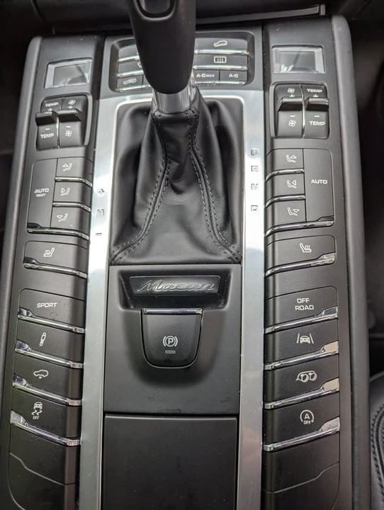 2017 Porsche Macan - Image 9 of 13