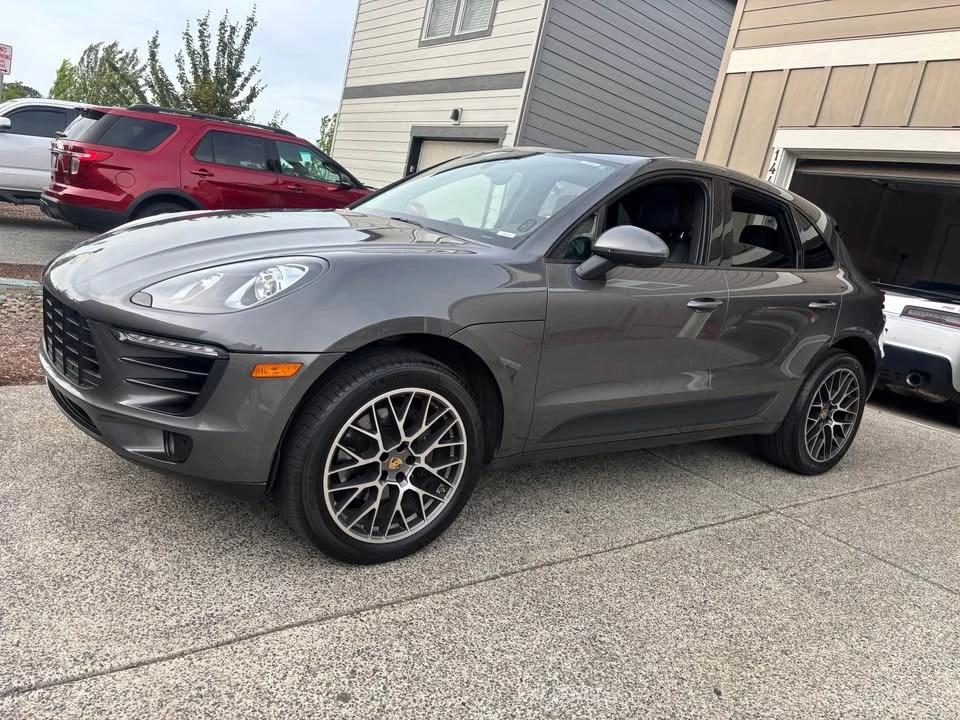 2017 Porsche Macan - Image 16 of 21