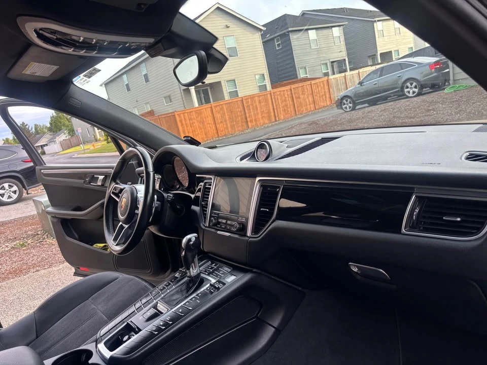 2017 Porsche Macan - Image 2 of 21